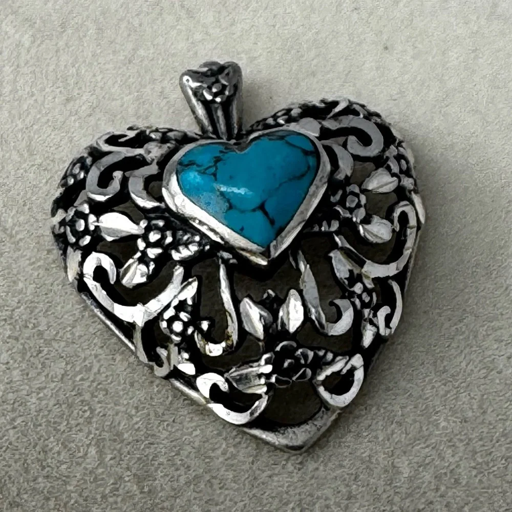 Vintage Sterling Silver southwestern Turquoise Heart Etched Floral Pendant - Picture 2 of 6